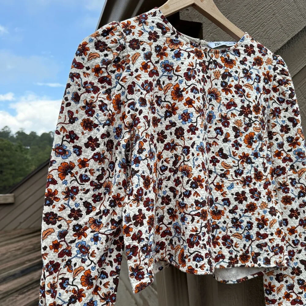 EUC Zara Ecru Floral Print Long, Puff Sleeve Quilted Crop Top